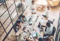 Menyajikan Tenaga Kerja Profesional Untuk Era Modern Menyajikan Tenaga Kerja Profesional Untuk Era Modern